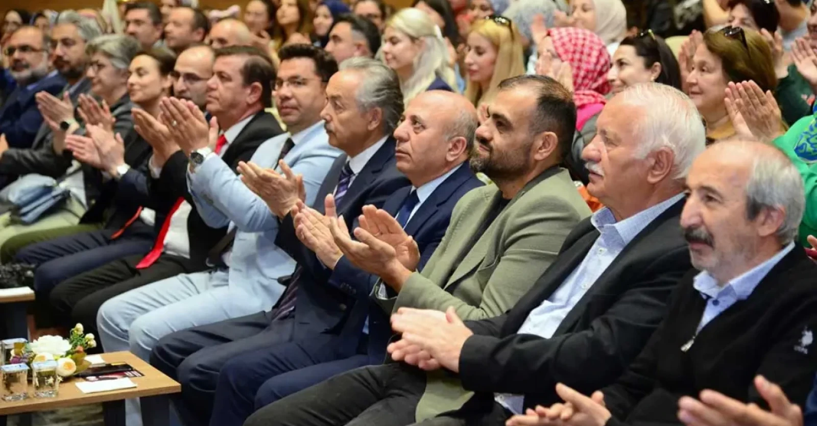 ANKARA MASASI-GENÇ HATİPLER KAHRAMANKAZAN'DA SAHNEDE HÜNERLERİNİ SERGİLEDİ