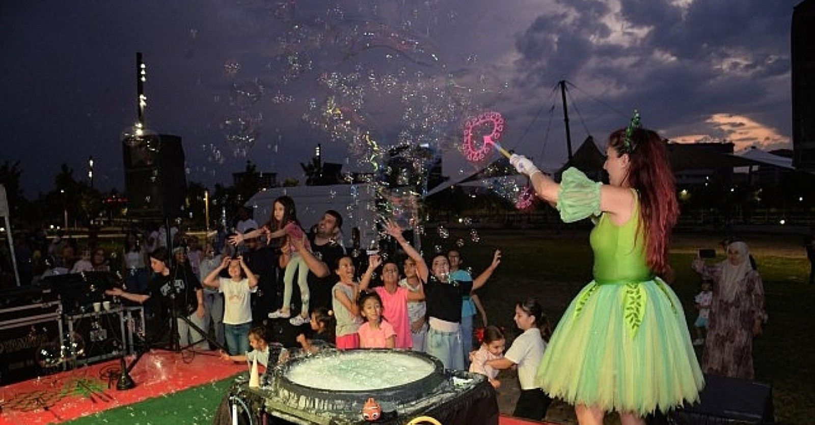 BEYAZ HABER AJANSI- KAHRAMANKAZAN'DA YAZ AKŞAMLARI MÜZİK VE EĞLENCEYLE RENKLENDİ