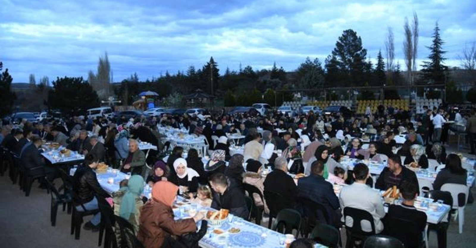 Ciğir Mahallesi’nde düzenlenen iftar programına katılım sağladı.