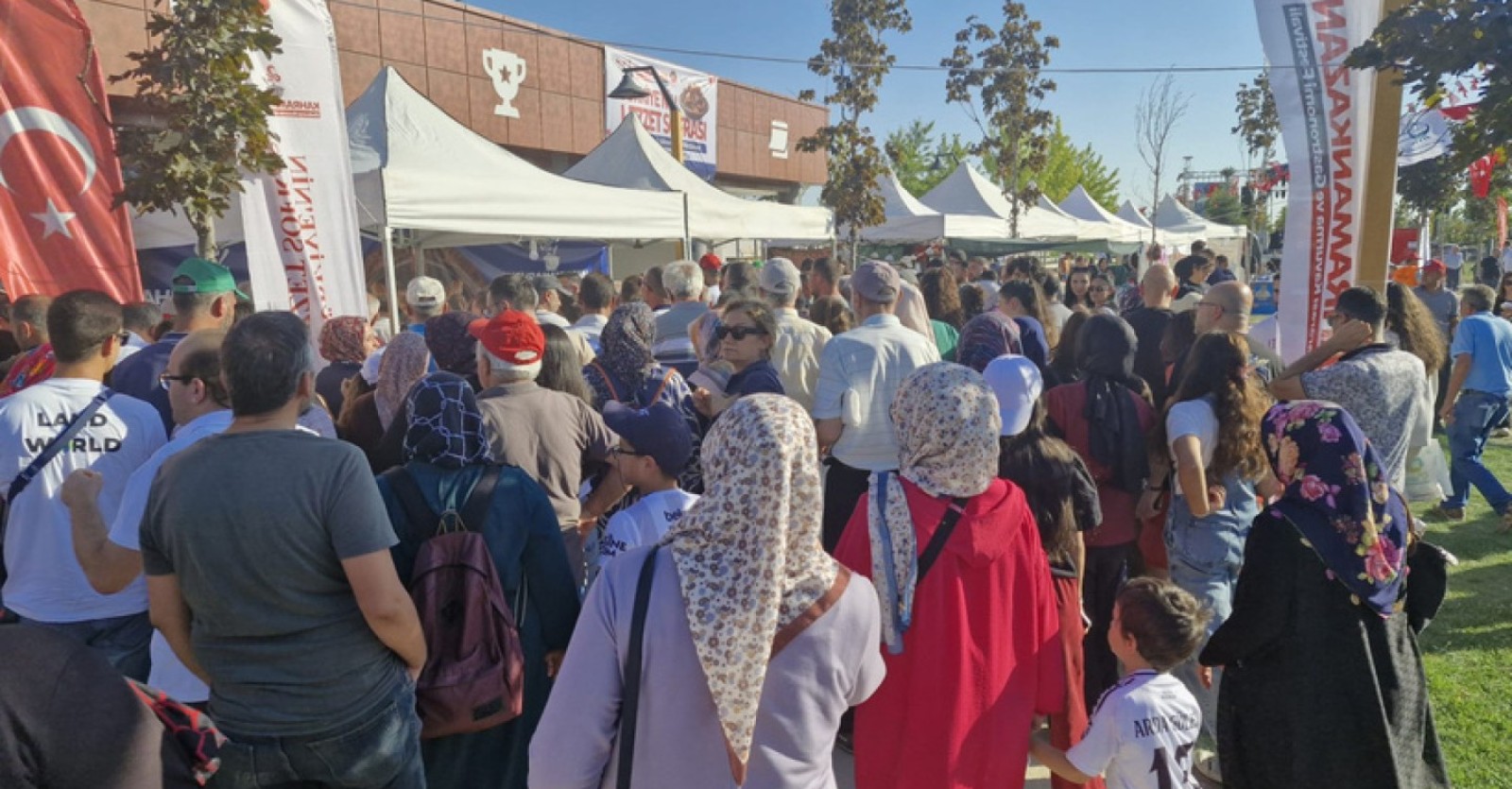 YENİ ANKARA-KAHRAMANKAZAN’DA LEZZET ŞÖLENİ BAŞLADI: ULUSLARARASI KAVURMA VE GASTRONOMİ FESTİVALİ ZİYARETÇİLERİNİ AĞIRLIYOR