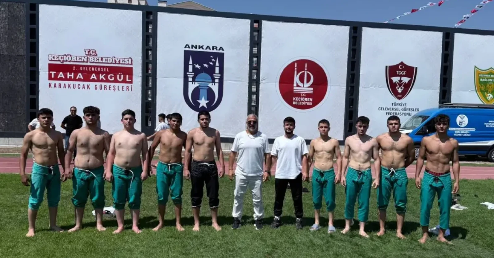 BEYAZ HABER AJANSI-GÜREŞÇİLER DUALI ÇAYIRDA MÜCADELE ETTİ