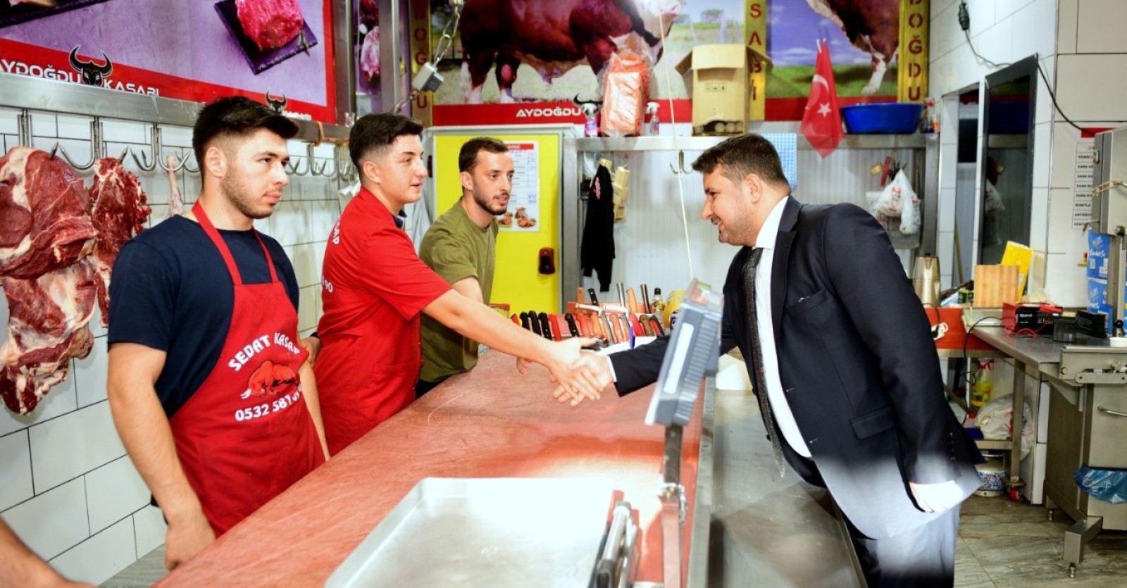 BAŞKENT POSTASI-SELİM ÇIRPANOĞLU KAHRAMANKAZAN ET AVM’DE ESNAF VE VATANDAŞLARLA BİR ARAYA GELDİ