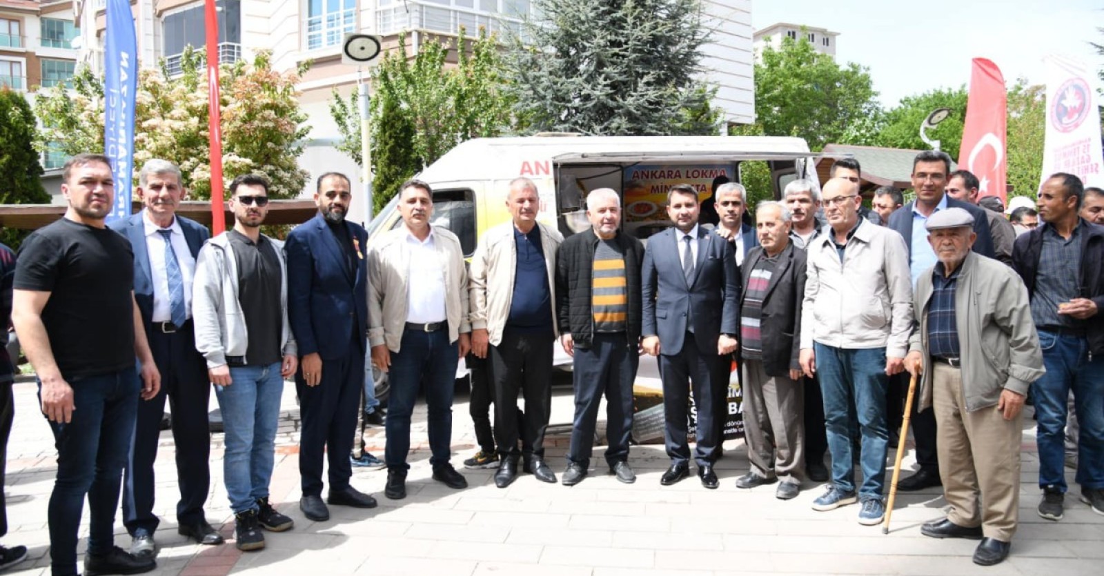 Şehit Şadi Bal’ın ruhuna düzenlenen mevlit okuma ve lokma dağıtım programına;  Başkanımız Sn. Selim Çırpanoğlu, şehidimizin kabrini ziyaret ettikten sonra katılım sağladı.