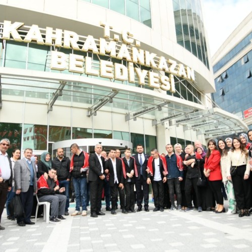 Başkanımız Selim Çırpanoğlu'nun katılımlarıyla; engelli gençlerimize askerlik heyecanını yaşatmak için, belediye binamız önünde temsili olarak tören düzenledik.