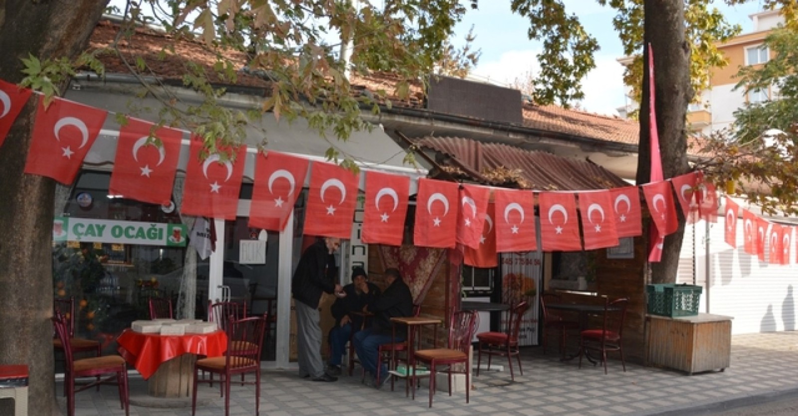 CNN TÜRK-KAHRAMANKAZAN TÜRK BAYRAKLARIYLA DONATILDI