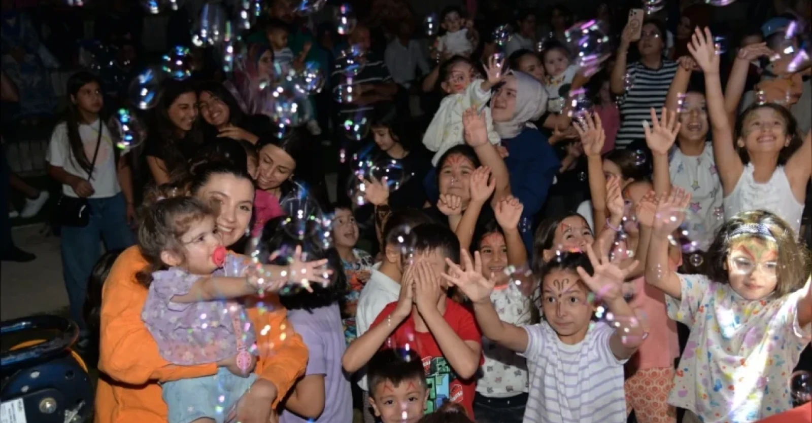 SON İNTERNET HABER-KAHRAMANKAZAN’DA YAZ KONSERLERİ İKİ GÜN BOYUNCA MÜZİK VE EĞLENCEYLE RENKLENDİ