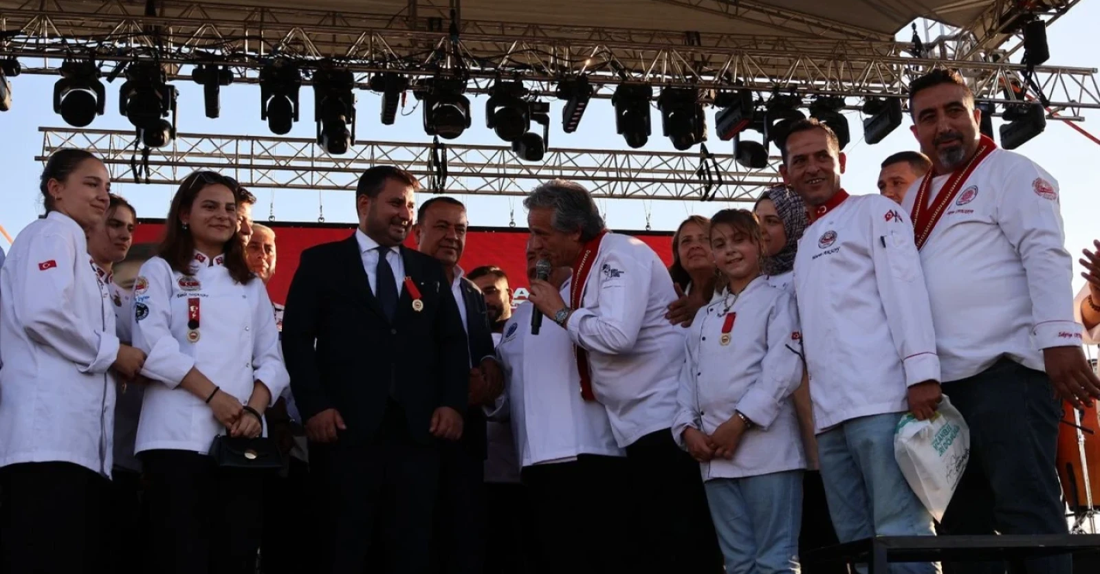 SONSÖZ-KAHRAMANKAZAN’DA ULUSLARARASI KAVURMA VE GASTRONOMİ FESTİVALİ BAŞLADI