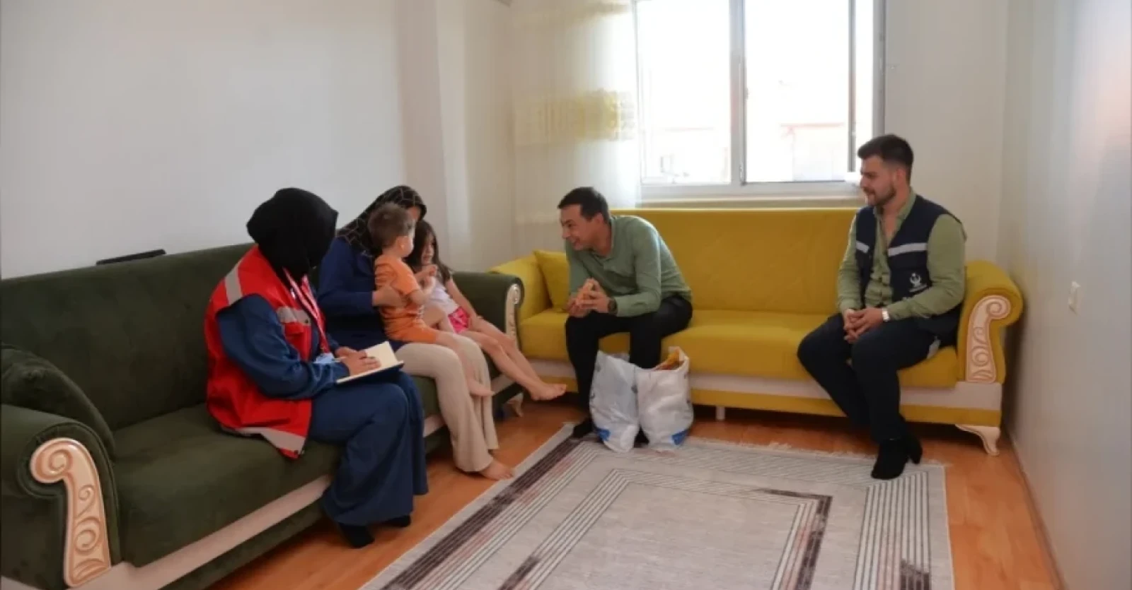 ANKARA MASASI-KAHRAMANKAZAN'DA ÖKSÜZ VE YETİMLERE HEDİYE