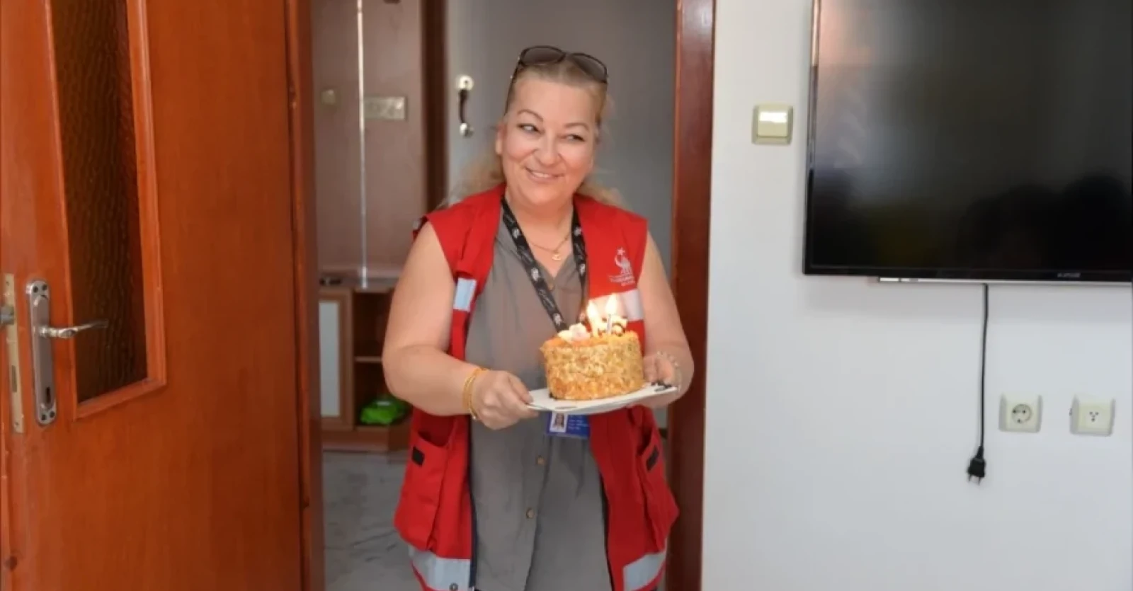 CUMHUR HABER AJANSI-KAHRAMANKAZAN’DA ÖKSÜZ VE YETİM ÇOCUKLARA HEDİYE VE YARDIM PAKETLERİ ULAŞTIRILDI