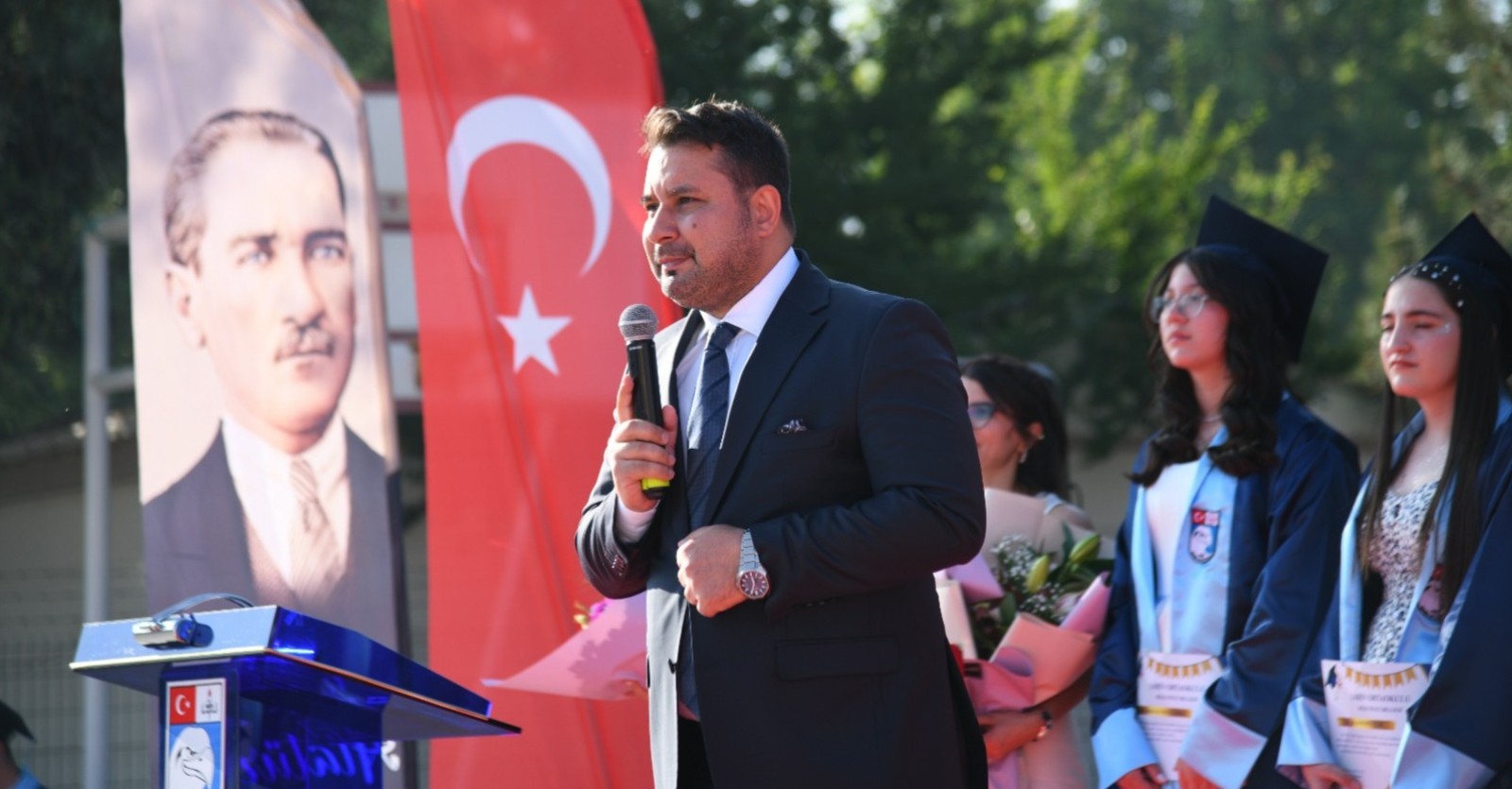 ÖĞRENCİLERİN MEZUNİYET HEYECANI
