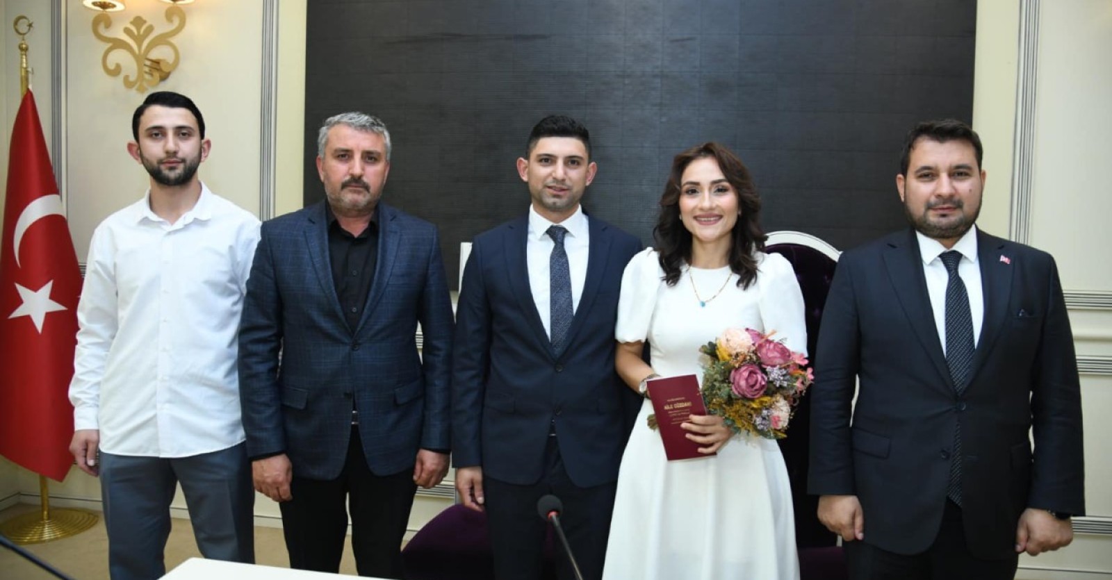 İrem Aydoğdu ile Beytullah Yiğit çiftinin nikah akdini Başkanımız Selim Çırpanoğlu gerçekleştirdi. Mutlulukları daim olsun, genç çiftimizi ve ailelerini tebrik ediyoruz.