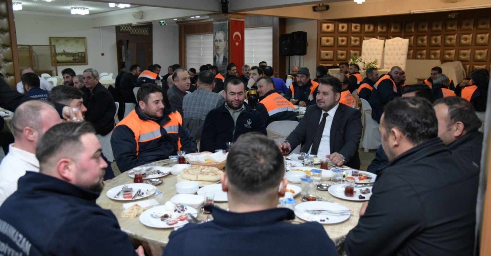 BAŞKAN, TEMİZLİK PERSONELİYLE BİR ARAYA GELDİ