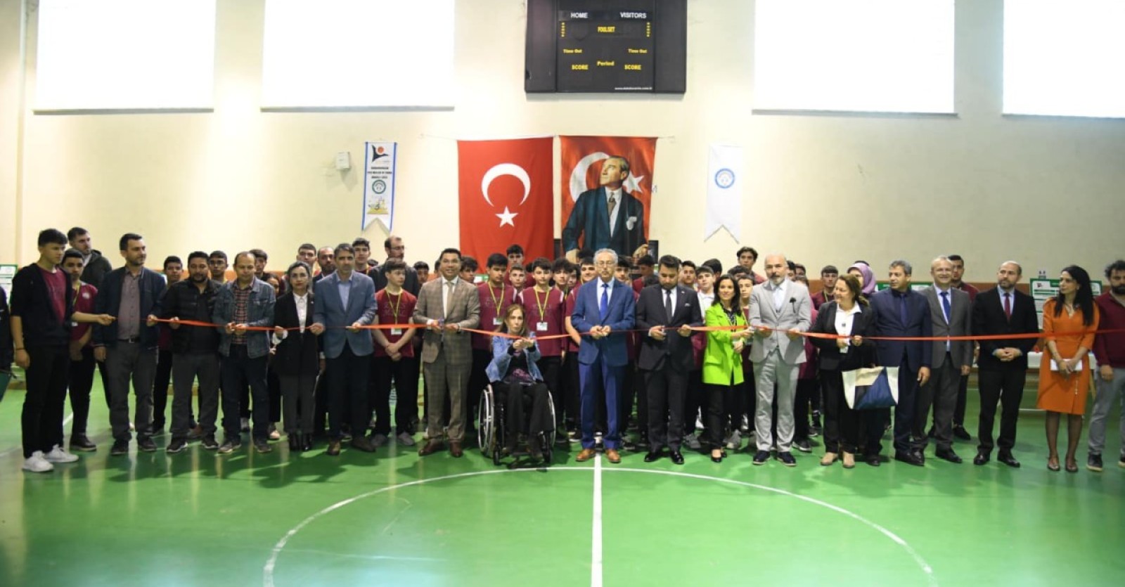 İlçe Kaymakamımız Abdullah Selim Parlar, Başkanımız Selim Çırpanoğlu ve İlçe Milli Eğitim Müdürümüz Kemal Yıldırım’ın katılımlarıyla 4006 Tubitak Bilim Fuarı açılışı gerçekleşti.