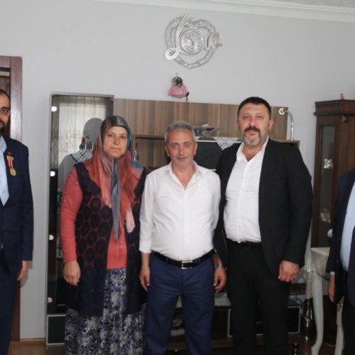 Başkan Yardımcımız Sedat Kubat,  Şehit ailelerini evinde ziyaret ederek, bayramlaştı.