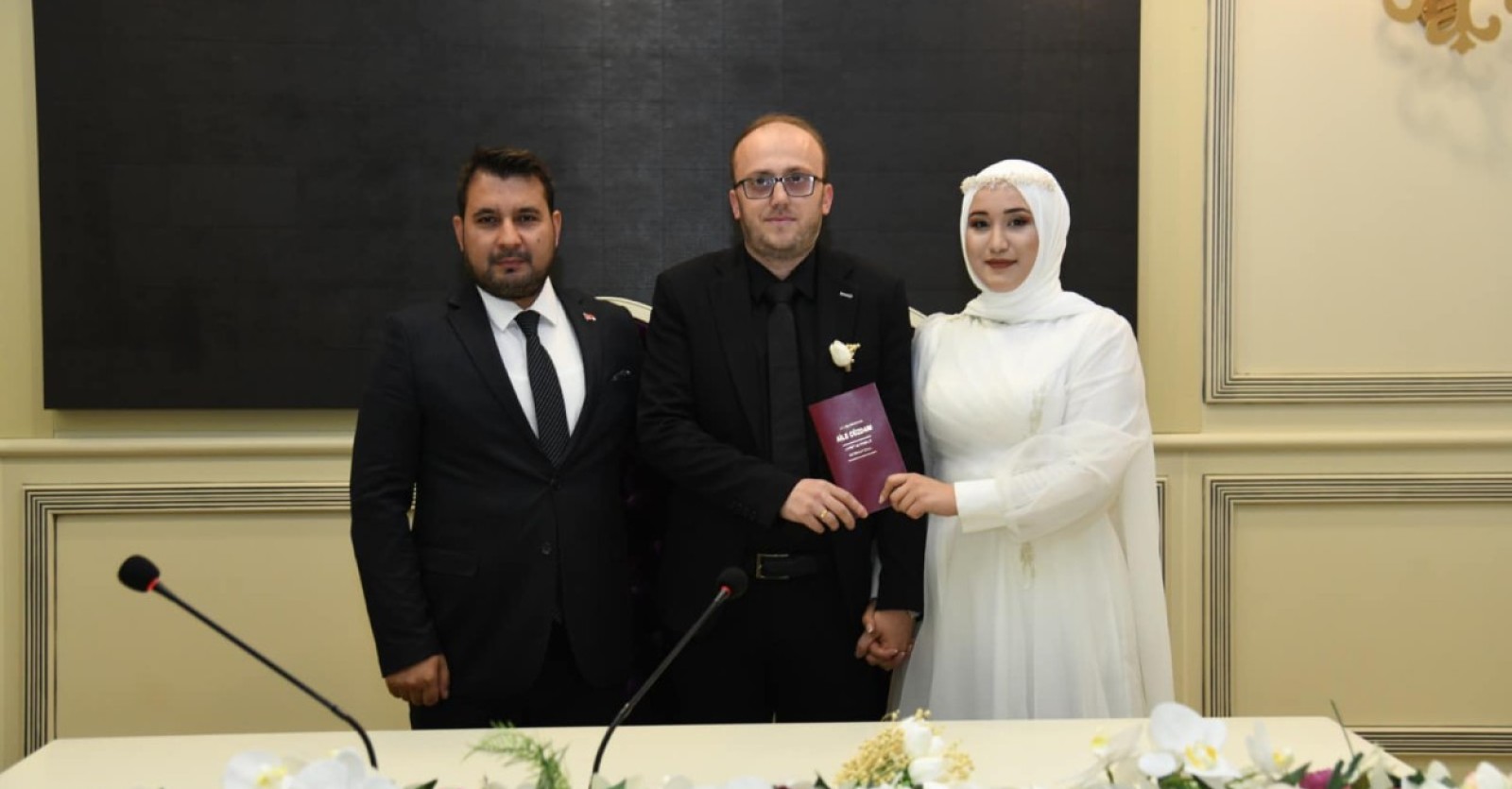Büşra Taşpınar ile Taha Şen çiftinin nikah akdini Başkanımız Selim Çırpanoğlu gerçekleştirdi.