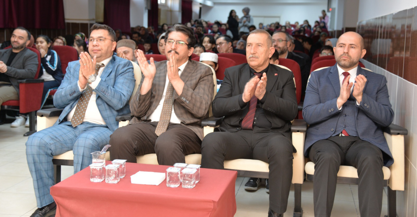 İLMİHAL YARIŞMASI KAZANANLARI ÖDÜLLERİNİ ALDI