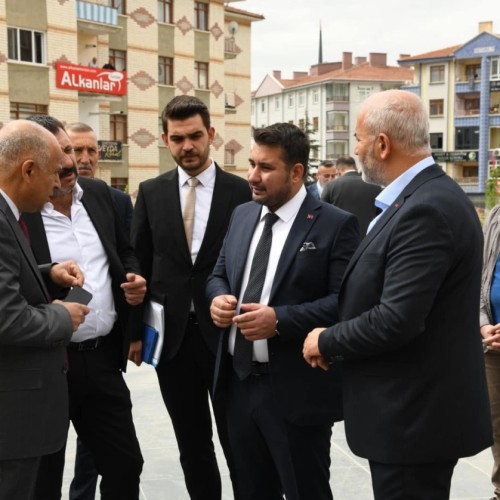 Başkanımız Selim Çırpanoğlu, Kahramankazan Kent Meydanı çalışmalarını yerinde inceledi. Çok yakında şehrimizi yepyeni bir görünüme kavuşturacağız…