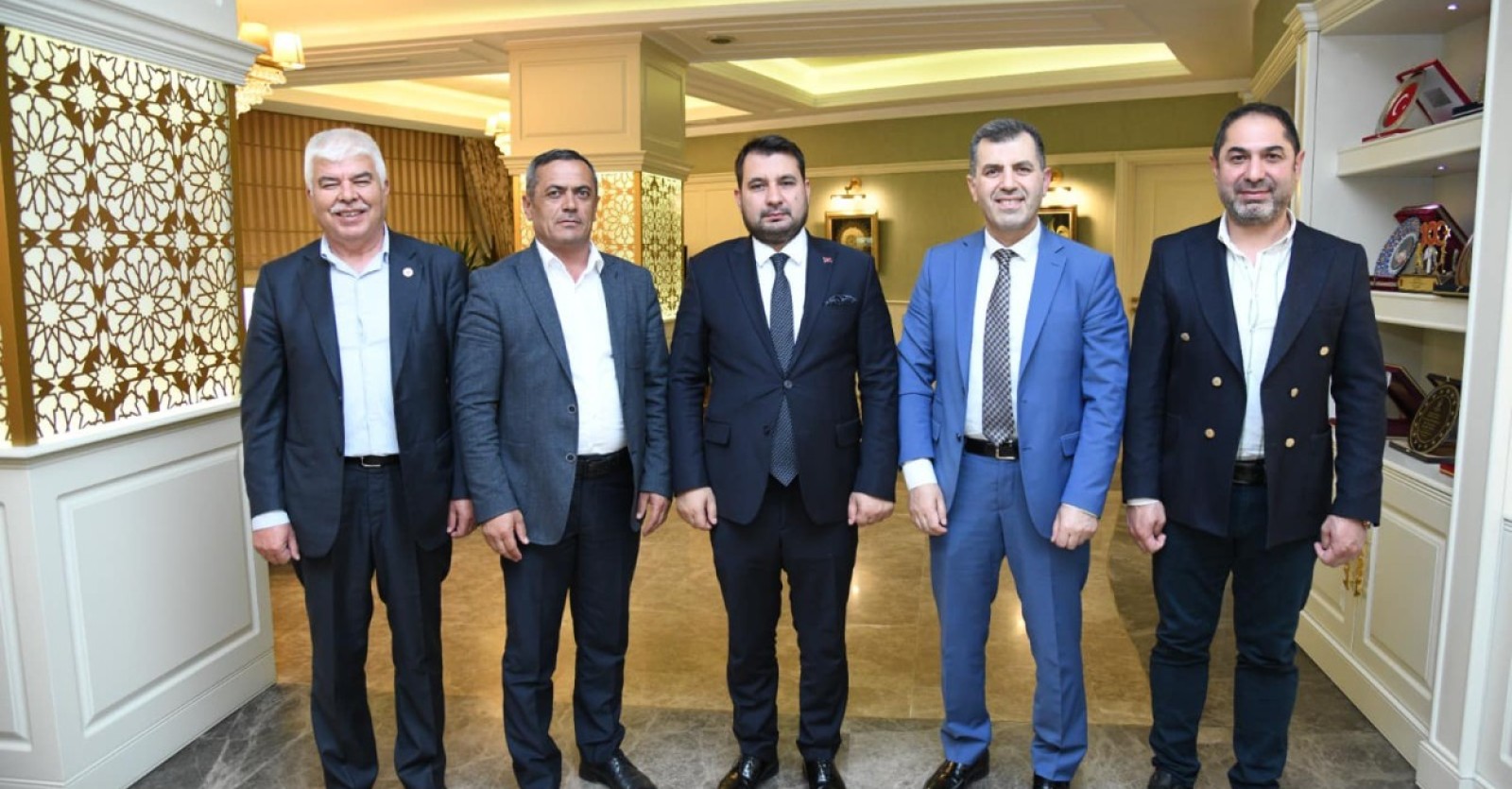 Ankara Büyükşehir Belediyesi Dış İlişkiler Daire Başkanı Ramazan Kabasakal,  Başkanımız Selim Çırpanoğlu’na yeni görevi için hayırlı olsun ziyareti gerçekleştirdi.