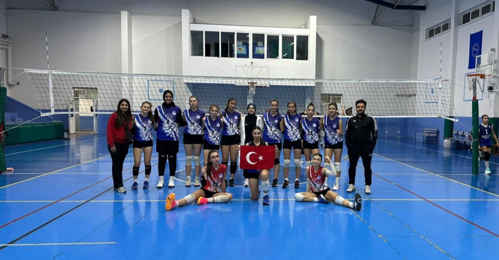 KAHRAMANKAZANLI VOLEYBOLCULAR CUMHURİYET BAYRAMI'NI GALİBİYETLE KUTLADI