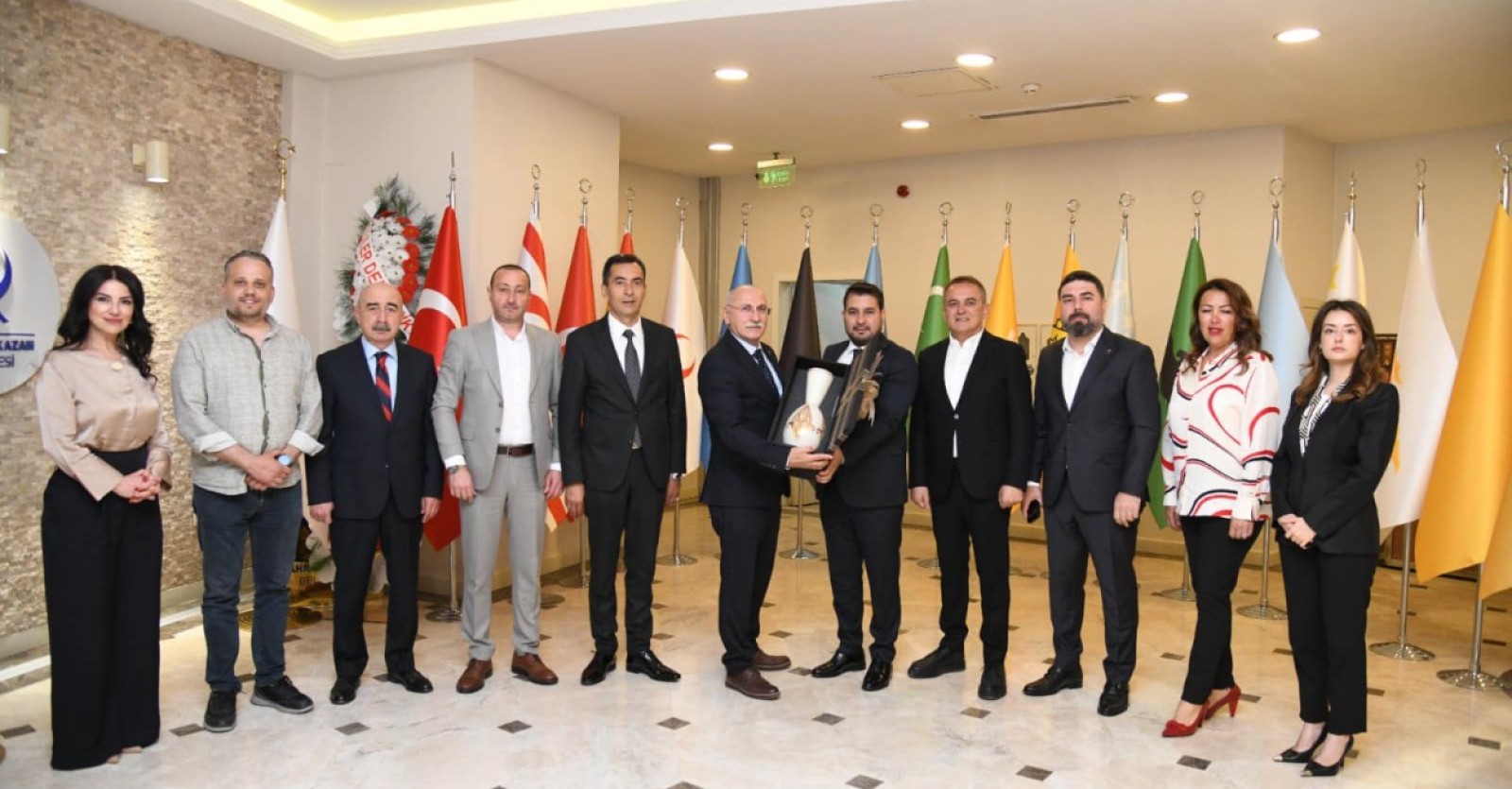 Kahramankazan Sanayici ve İş Adamları Derneği (KASİAD) Başkanı Ali Güzey ve yönetimi,  Başkanımız Sn. Selim Çırpanoğlu’nu makamında ziyaret edip, yeni dönem için başarı dileklerini ilettiler.